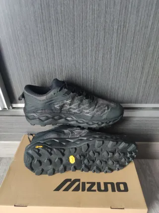 Zapatillas Mizuno Wave Mujin LS GTX último modelo.