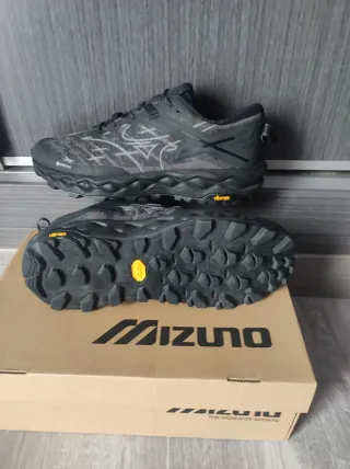 Zapatillas Mizuno Wave Mujin LS GTX último modelo.