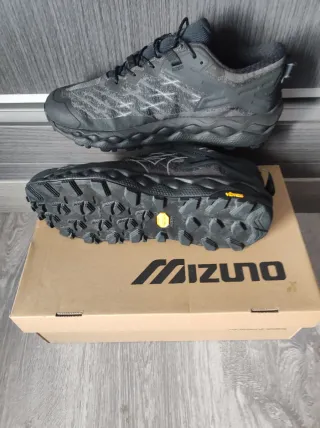 Zapatillas Mizuno Wave Mujin LS GTX último modelo.