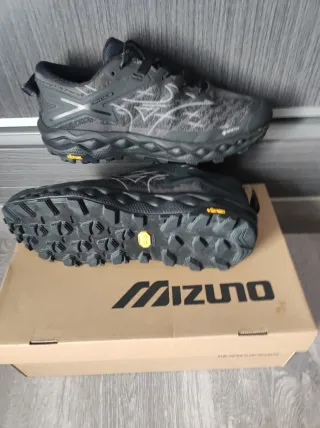 Zapatillas Mizuno Wave Mujin LS GTX último modelo.