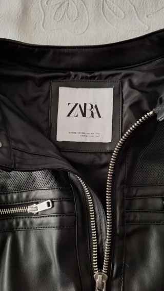 Cazadora Zara imitación piel XXL