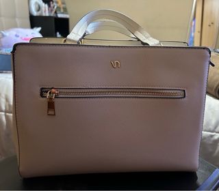 Mala elegante senhora castanha