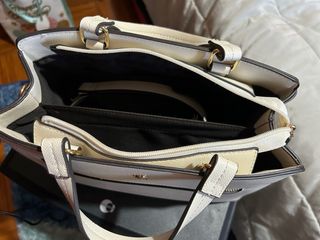 Mala elegante senhora castanha