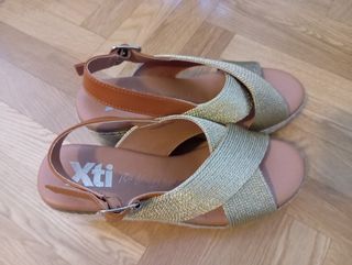 Sandalias XTI Talla 37 Doradas