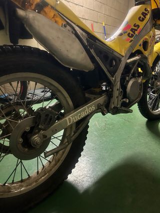 Gas Gas Contact
