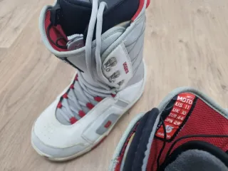 Equipo snowboard: tabla + botas + gafas