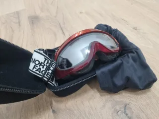 Equipo snowboard: tabla + botas + gafas