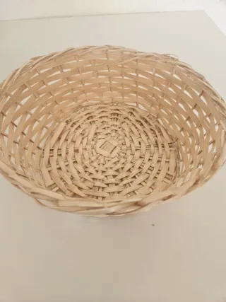 Cestino di bambù intrecciato