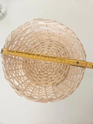 Cestino di bambù intrecciato