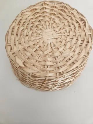 Cestino di bambù intrecciato