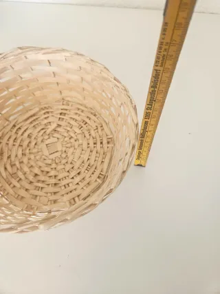 Cestino di bambù intrecciato