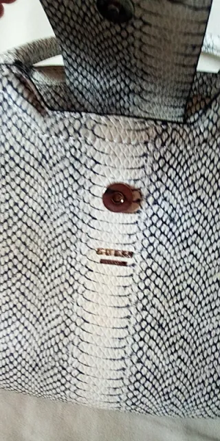 Borsa Guess effetto pitonato