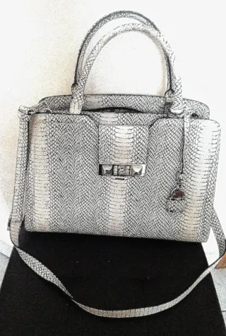 Borsa Guess effetto pitonato