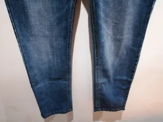 Pantalón vaquero recto.  Mastino.