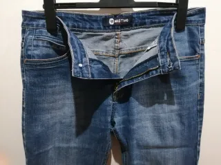 Pantalón vaquero recto.  Mastino.