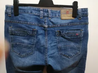 Pantalón vaquero recto.  Mastino.