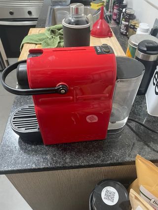 Macchina da caffè Nespresso rossa
