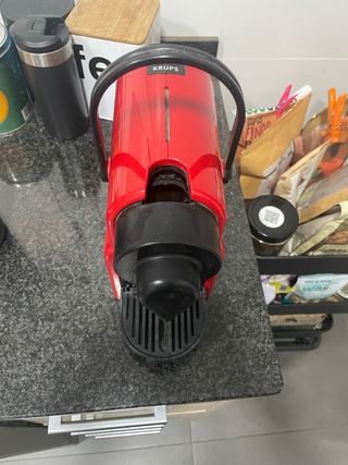 Macchina da caffè Nespresso rossa