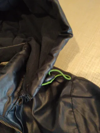 Chaqueta impermeable . niño T.11-12