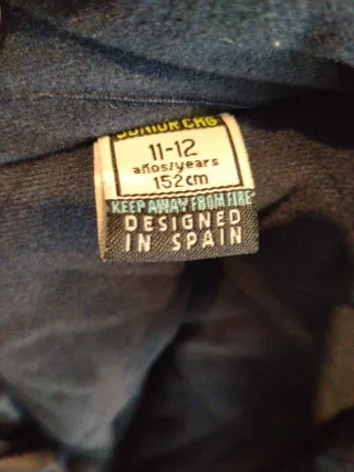 Chaqueta impermeable . niño T.11-12