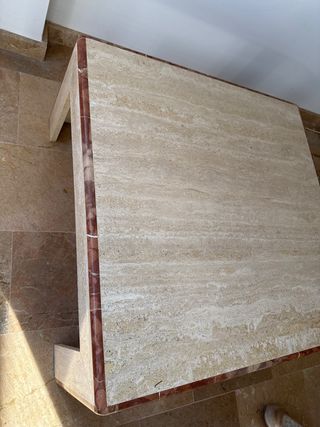 Mesa de centro de mármol y piedra