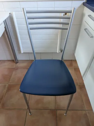 Mesa extensible y 4 sillas