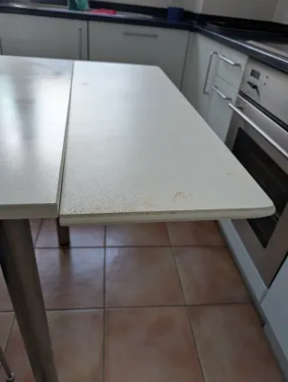 Mesa extensible y 4 sillas