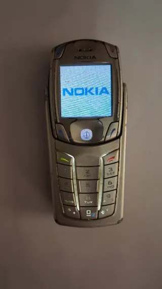 Teléfono Nokia 6822a con batería nueva
