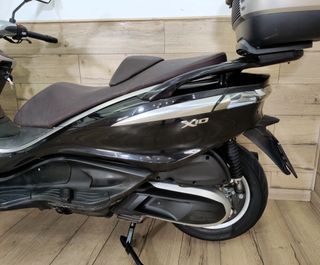 PIAGGIO X-10 350