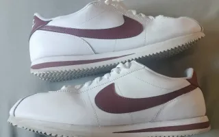 Zapatillas Nike Cortez Blancas, Logo marron