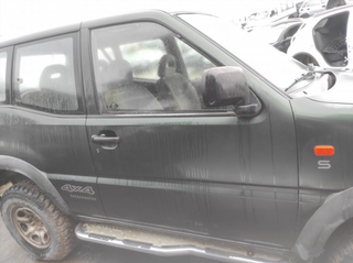Puerta delantera derecha Nissan Terrano II (