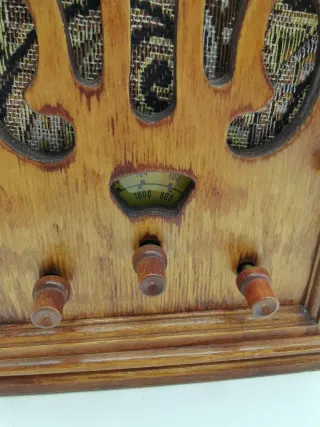 Bonita radio transistor vintage de madera