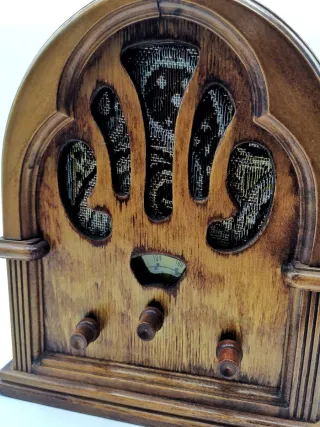 Bonita radio transistor vintage de madera