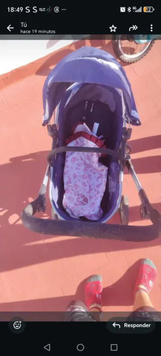 Carro de paseo para muñecas azul