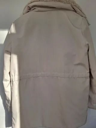 Chaqueta beige cuello pelo