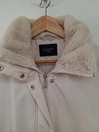Chaqueta beige cuello pelo