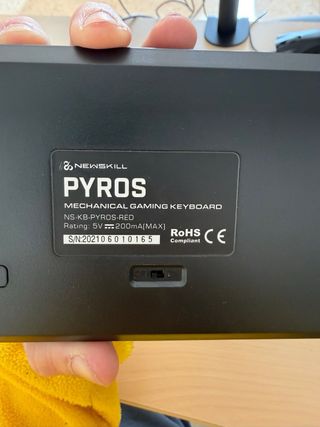 Teclado Gaming Newskill Pyros RGB 60%