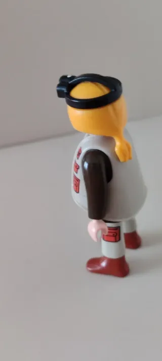 Playmobil Exploradora con Linterna