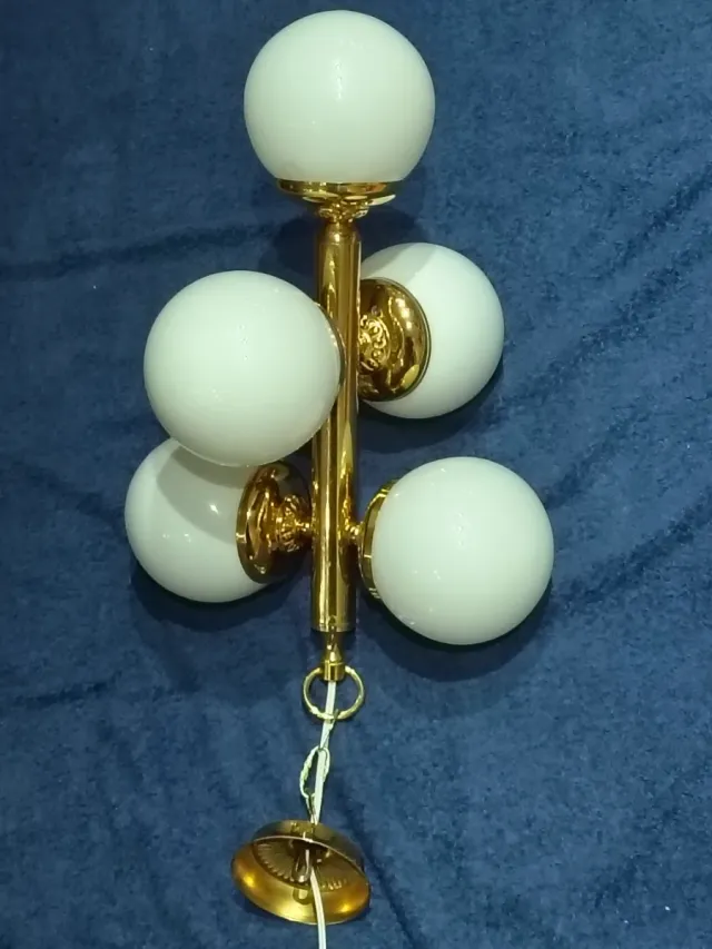 Lampara vintage dorada racimo y opalinas