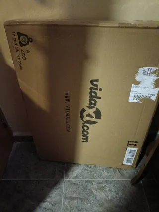 Tavolo da salotto in legno nuovo