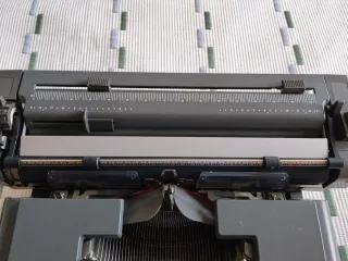Máquina de escribir Olivetti Línea 98