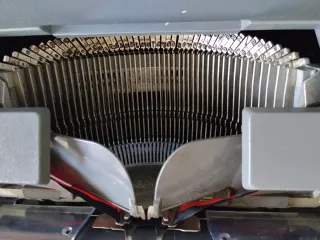 Máquina de escribir Olivetti Línea 98
