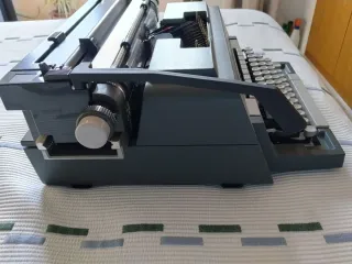 Máquina de escribir Olivetti Línea 98