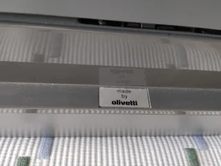Máquina de escribir Olivetti Línea 98