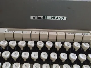 Máquina de escribir Olivetti Línea 98