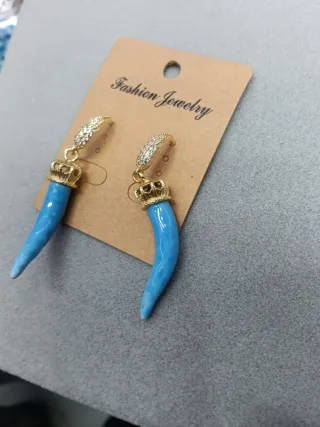 Orecchini corno blu con corona dorata
