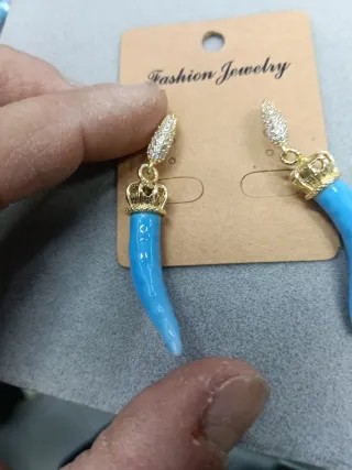 Orecchini corno blu con corona dorata