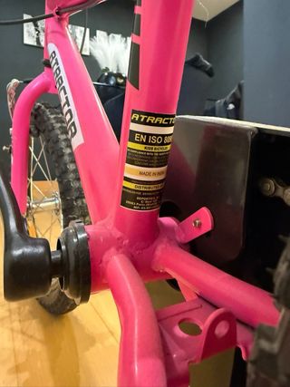 Bicicleta infantil rosa 16” con casco