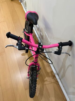 Bicicleta infantil rosa 16” con casco