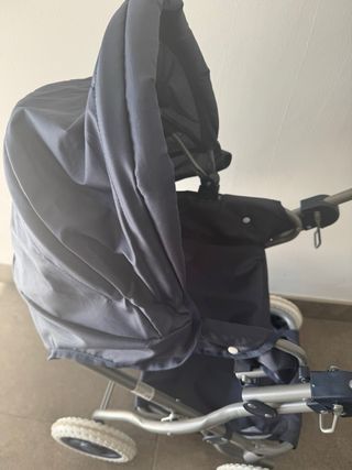 Cochecito de juguete azul